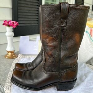 Vintage Dingo campus boots in great condition. Men’s 7D or fit Ladies 8 1/2
